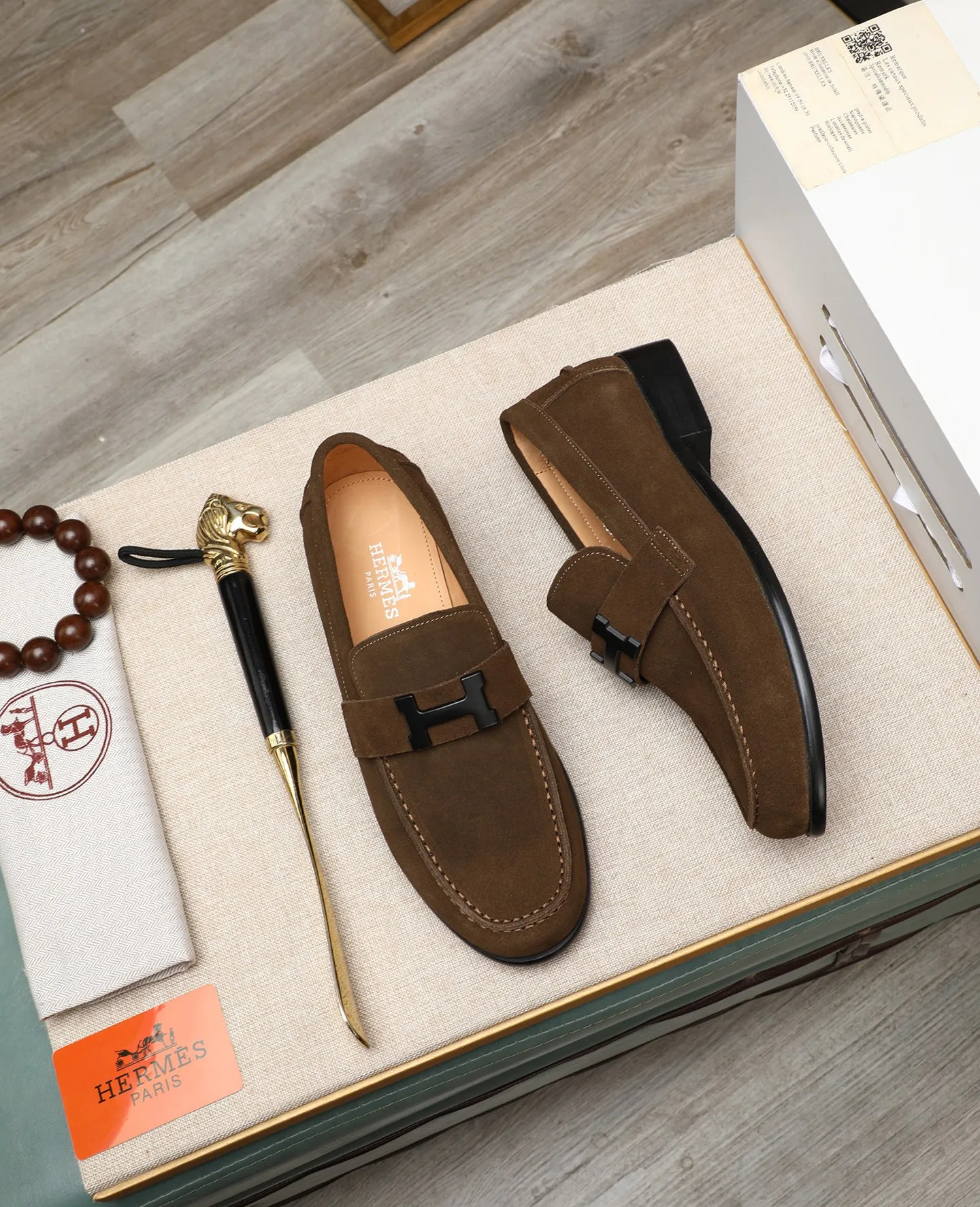 Men's shoes 💰620 Original quality Brand: Hermès Standard code: Men's code: 39.40.41.42.43.44 (38.45. Customized) Grade: Same style as the official website Original quality Material: Original cowhide Original breathable cowhide lining Original outsole Style category: Men's fashionable casual leather shoes Color: Actual picture